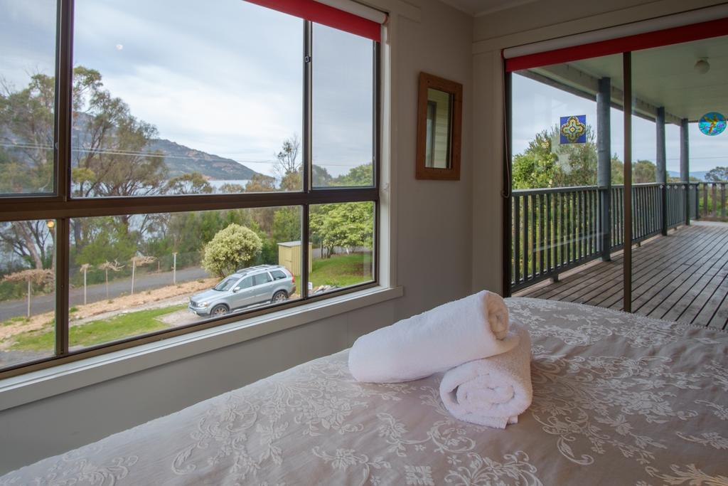 Cove Beach Apartment 2 コールズ・ベイ エクステリア 写真