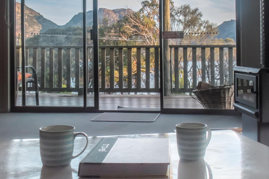 Cove Beach Apartment 2 コールズ・ベイ エクステリア 写真