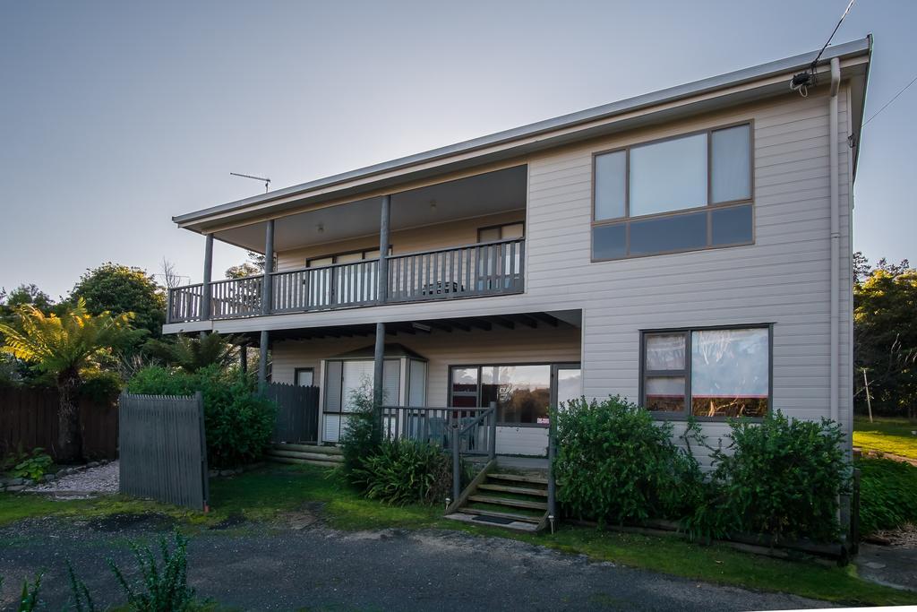 Cove Beach Apartment 2 コールズ・ベイ エクステリア 写真