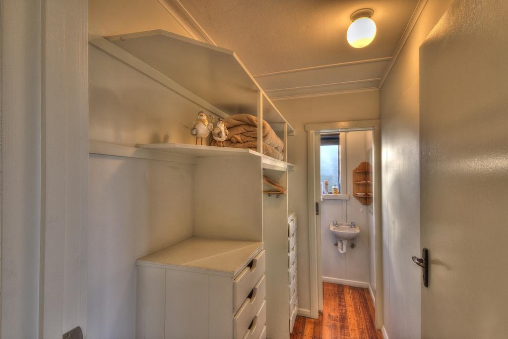 Cove Beach Apartment 2 コールズ・ベイ エクステリア 写真
