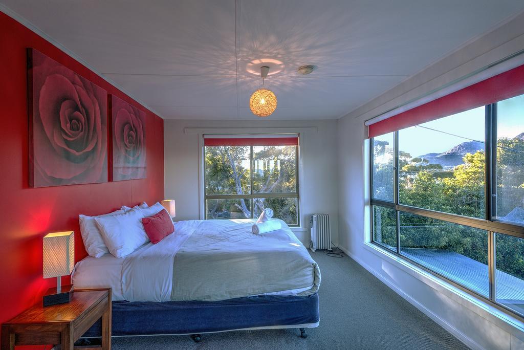Cove Beach Apartment 2 コールズ・ベイ エクステリア 写真