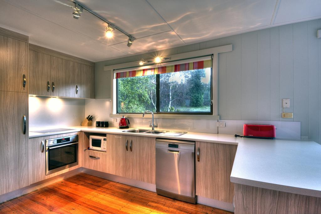Cove Beach Apartment 2 コールズ・ベイ エクステリア 写真