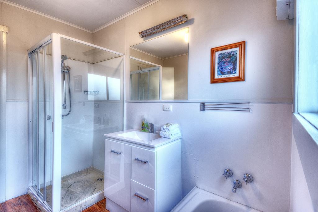 Cove Beach Apartment 2 コールズ・ベイ エクステリア 写真